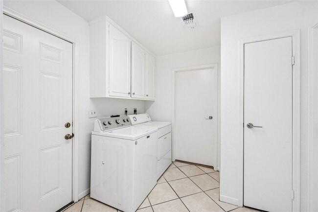 Building Photo - 11906 Pepperdine Ln