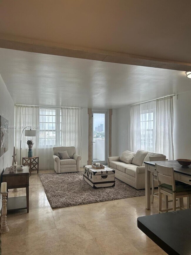 Building Photo - 100 Lincoln Rd