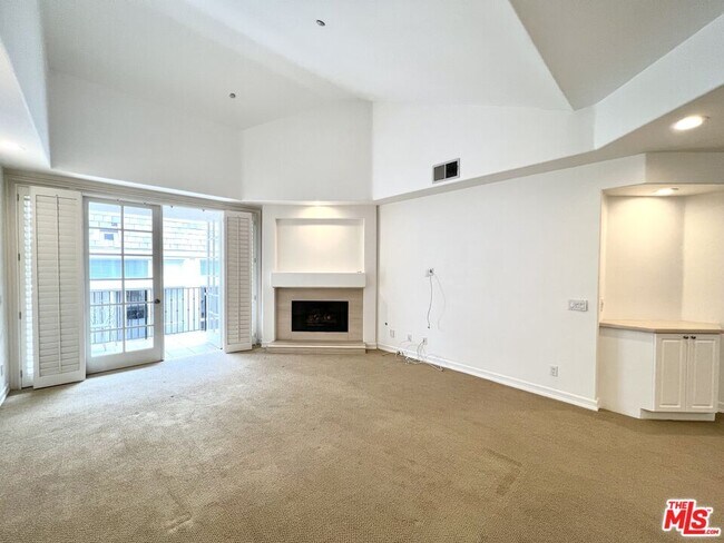 Building Photo - 11680 Montana Ave