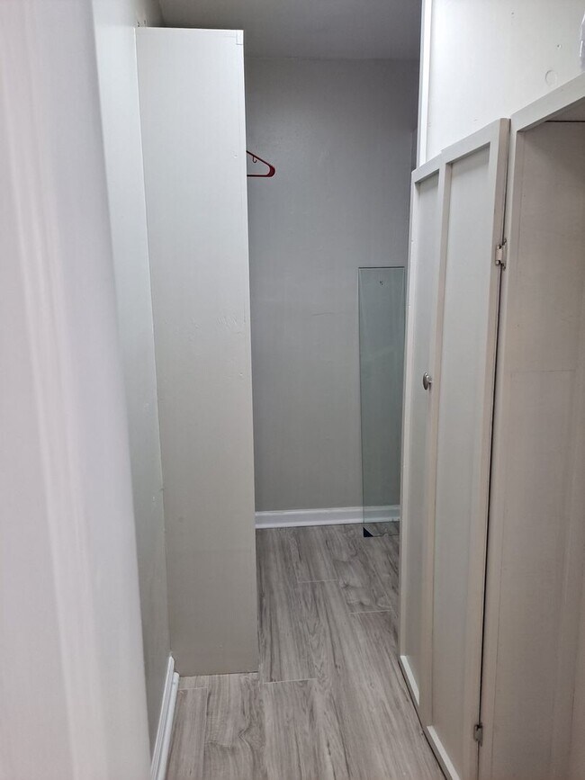 Building Photo - 2 bedroom 2 bath condo $1,150.00 water included