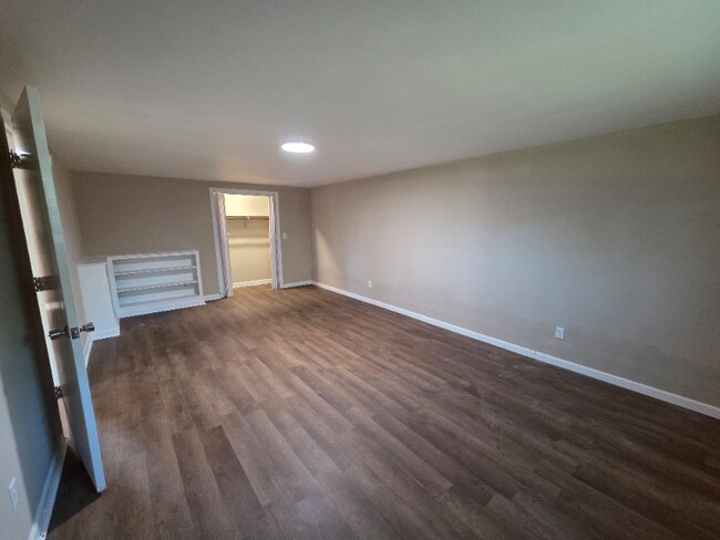 Building Photo - 2422-2424-2424 Tinnell Ct