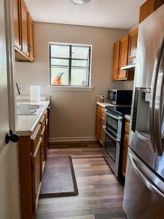Building Photo - 2312 Brynmahr Dr