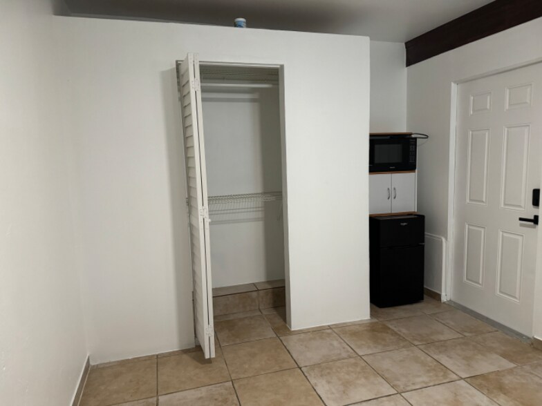 Building Photo - 251 NE 41st St