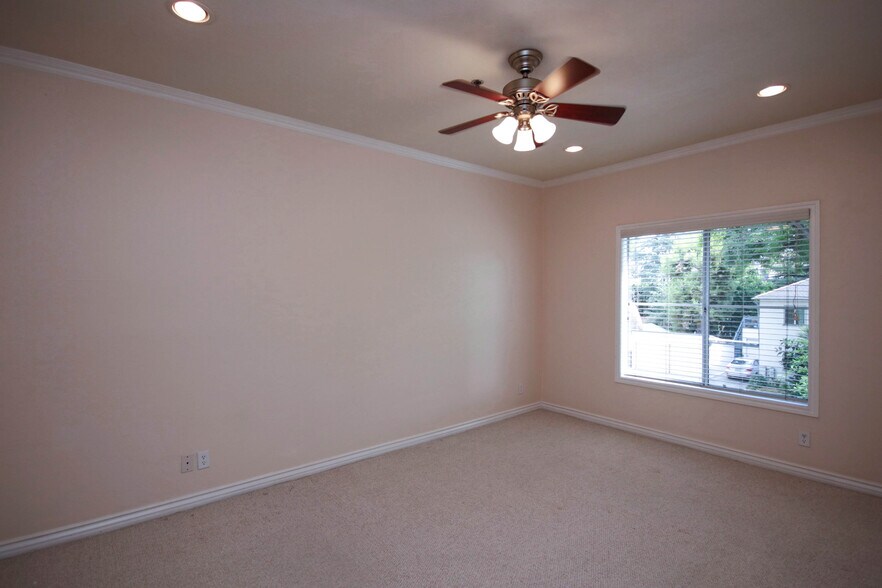 Building Photo - 300 N El Molino Ave