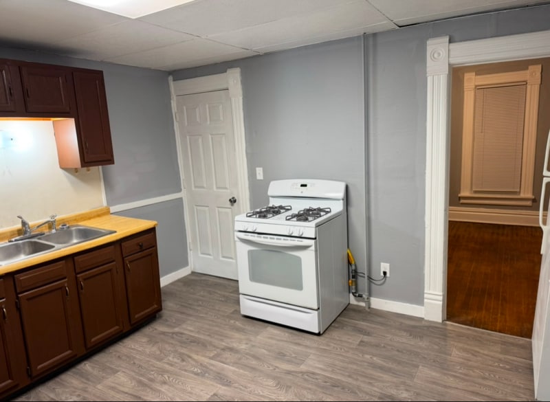 Building Photo - 923 16th Ave