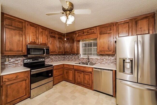 Building Photo - 1922 Ridgemont Road