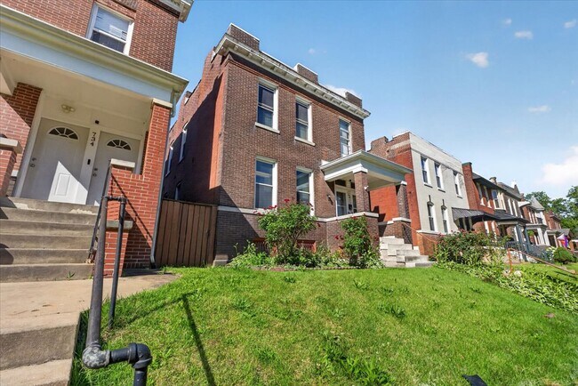 Building Photo - 736 Dover Pl