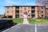 Building Photo - Recently Renovated 2BR Condo in Sought-After Goshen Valley