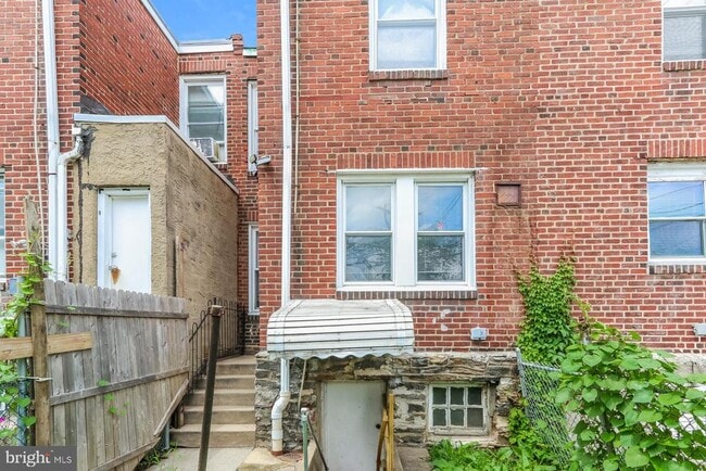 Building Photo - 5117 Hawthorne St
