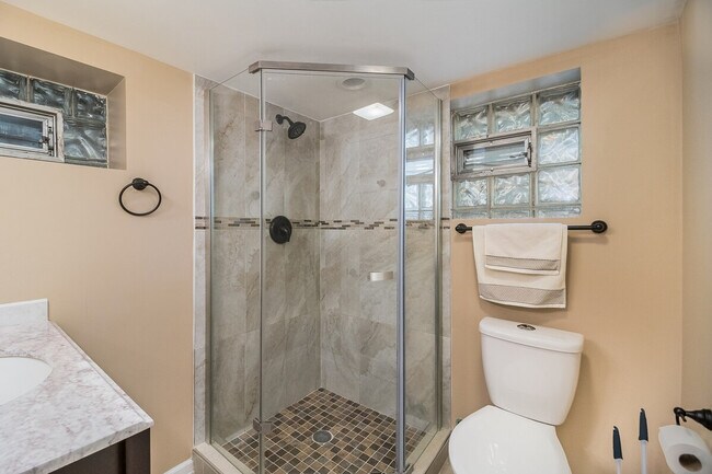 Building Photo - 16 W Edward St