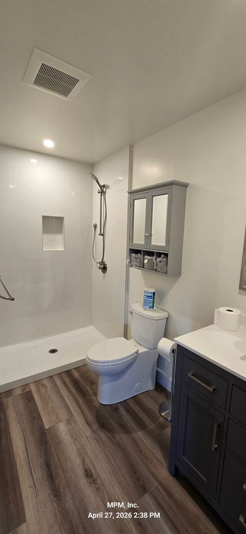 Building Photo - large custom home with peek a boo ocean views