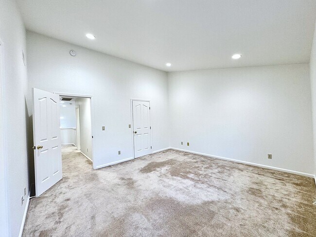 Building Photo - 4378 Conejo Dr