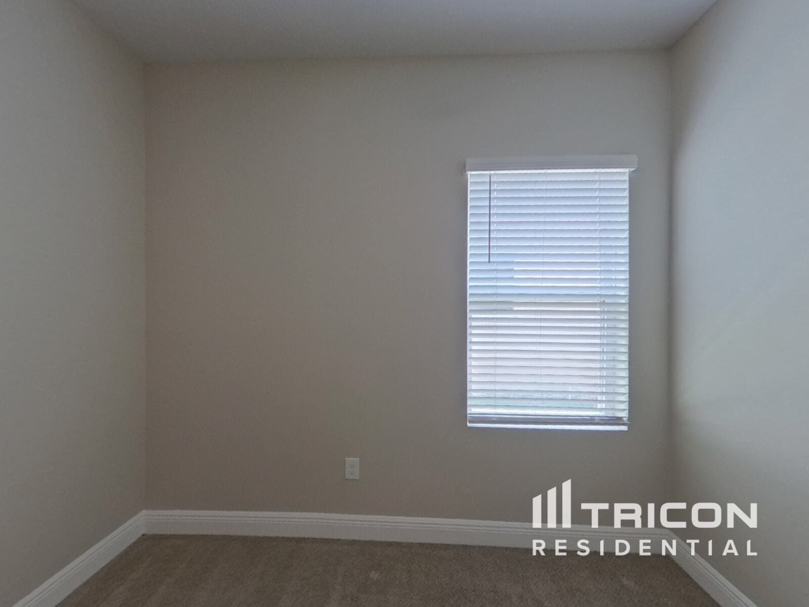 Building Photo - 5564 Silver Sun Dr