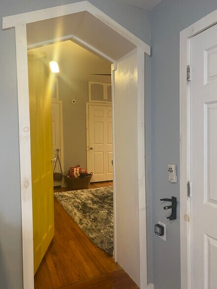 Building Photo - 829 N Salina St