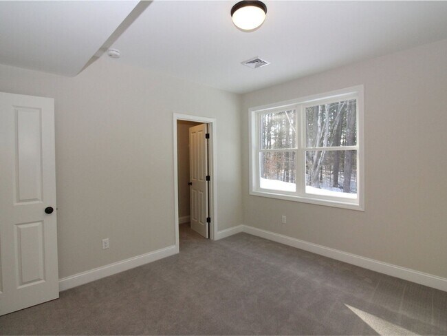 Building Photo - 4BD/3.5BA S. Burlington Townhome - Hillside at O'Brien Farm