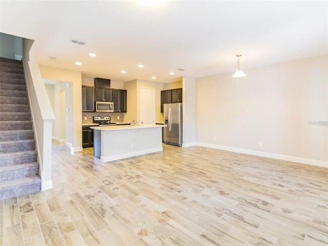 Building Photo - 15470 Honeybell Dr