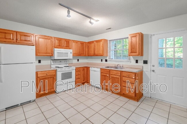 Building Photo - 10800 Whittersham Dr