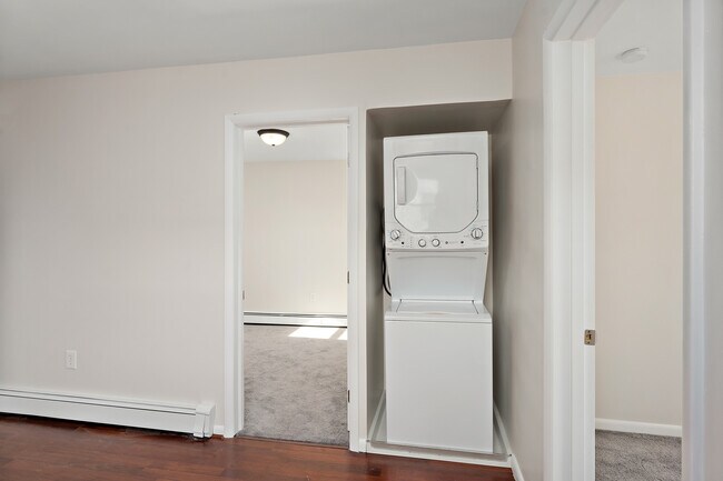 Building Photo - 350 Chestnut St