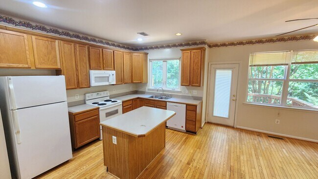 Building Photo - Townhome in Island Creek Subdivision