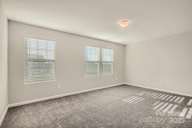 Building Photo - 170 Fairfield Dr