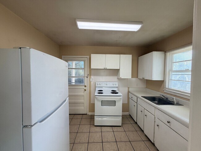 Building Photo - Studio Home in Valdoasta