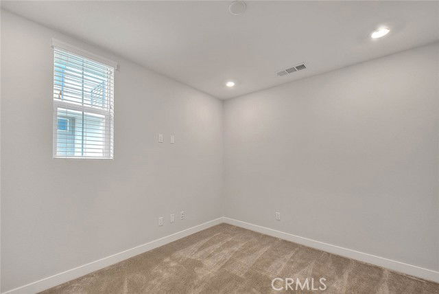 Building Photo - 6 Crown Point Dr