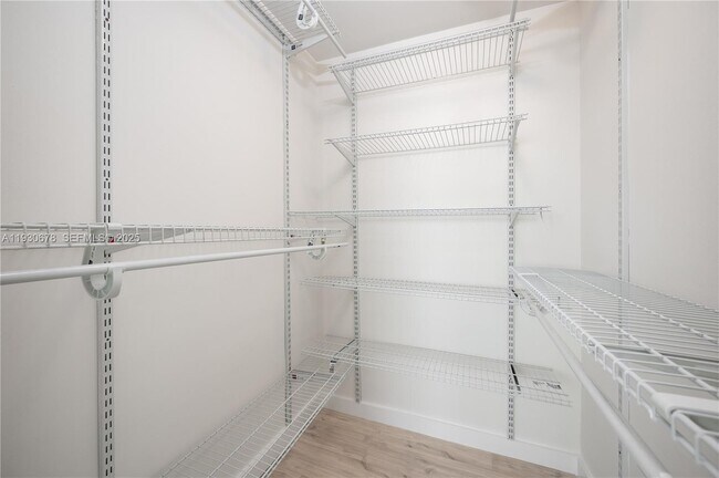 Building Photo - 1712 SW 2nd Ave