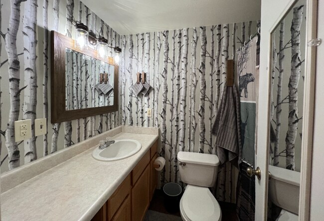 Building Photo - 2301 Lincoln