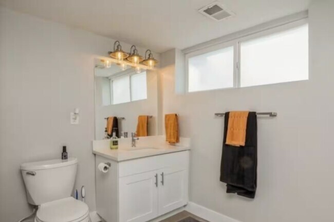 Building Photo - 4671 S Greenvalley Dr