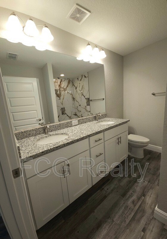 Building Photo - 36 Hemlock Radial Cir