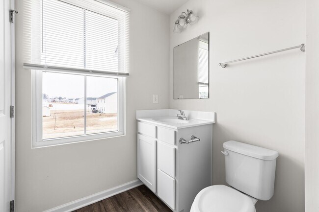 Building Photo - 4 Bed, 2.5 Bath, 2 Car Garage Near Everyth...