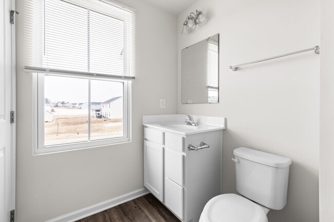 Building Photo - 4 Bed, 2.5 Bath, 2 Car Garage Near Everything in Durham!