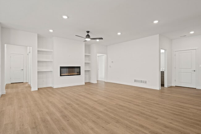 Building Photo - 6327 Murano Way