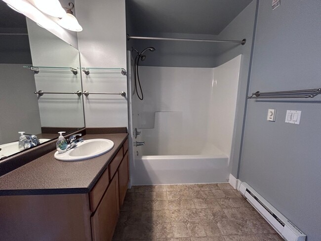 Building Photo - 1 Bed, 1 Bath Condo with Bellingham Bay View and parking garage