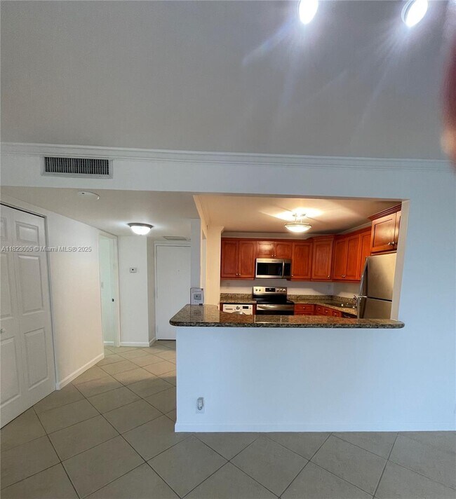 Building Photo - 1865 Brickell Ave