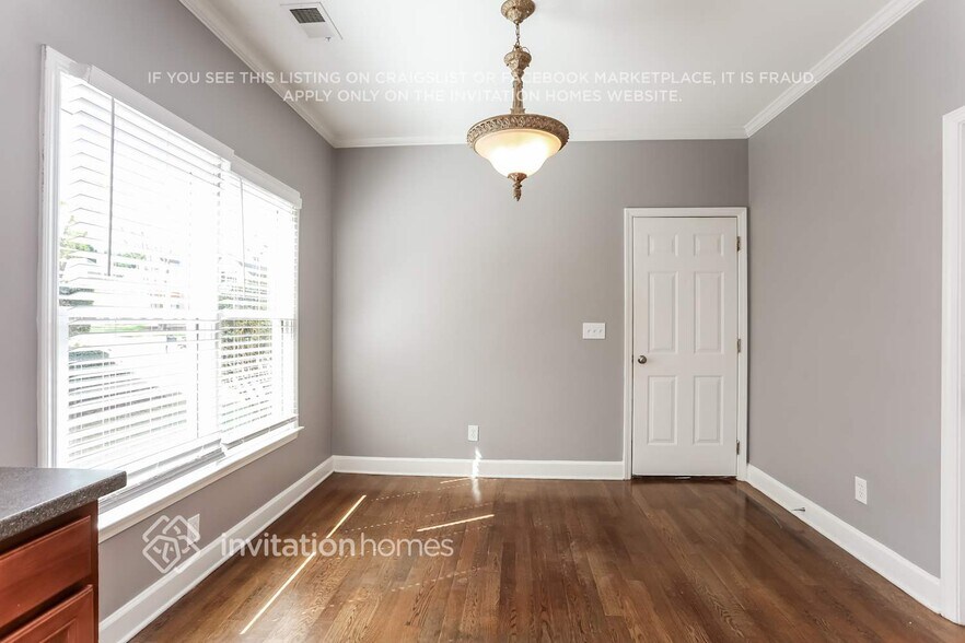 Building Photo - 1085 Chippewa Oak Dr NE