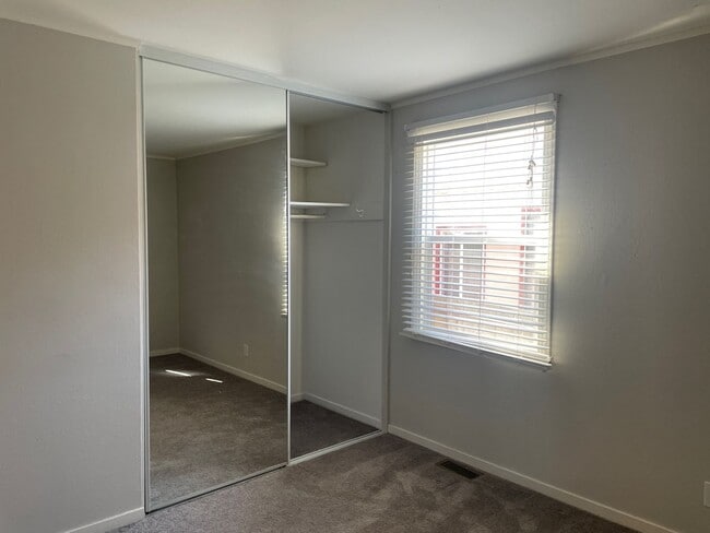 Building Photo - Welcome Home to 5 bedrooms 3 baths!