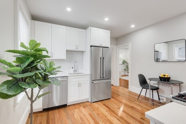 Building Photo - 38 Dorset St