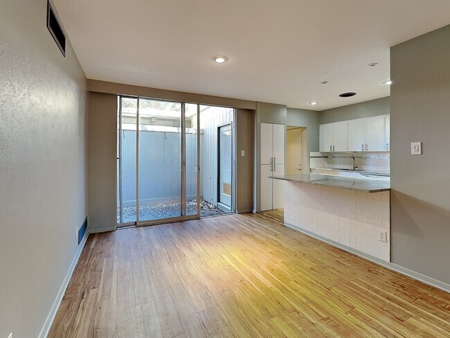 Building Photo - 4500 Westridge Ave