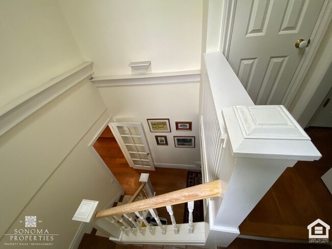Building Photo - Stunning Furnished Eastside Home