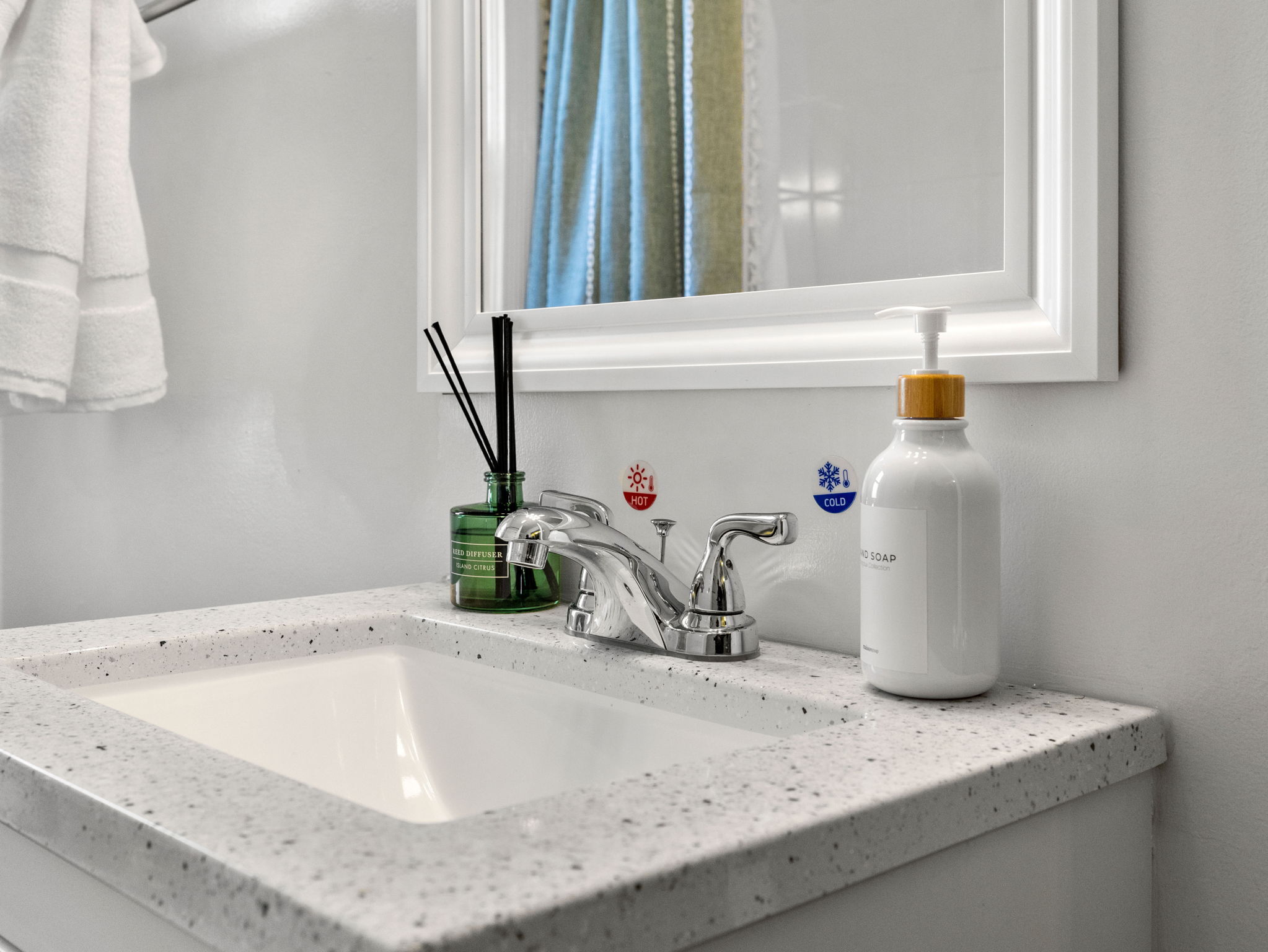 Building Photo - 168 School St