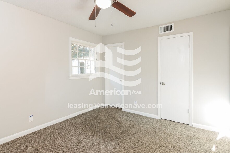 Building Photo - 4964 Gardiner Dr