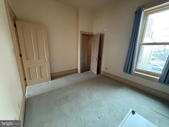 Building Photo - 216 Main St