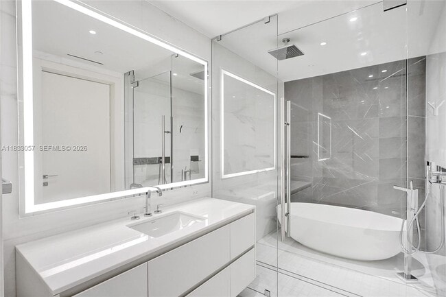 Building Photo - 300 Biscayne Blvd Way