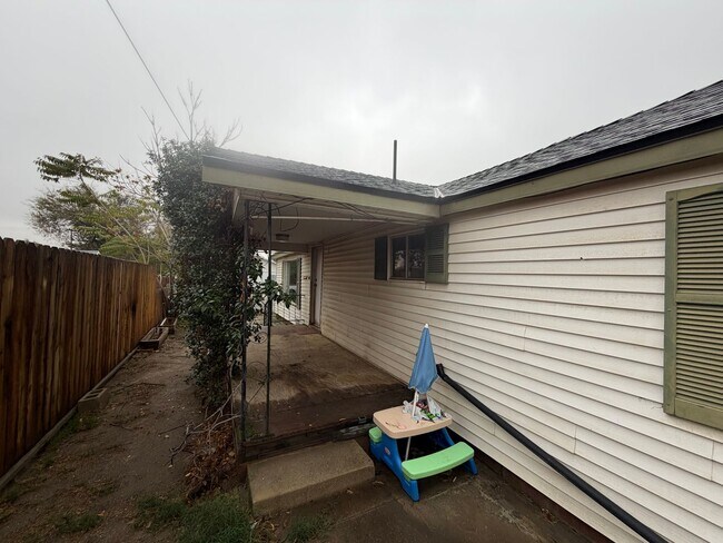 Building Photo - 2 bed 1 bath in Taft!