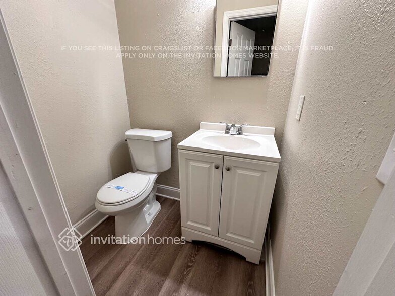 Building Photo - 2314 Medford Ln