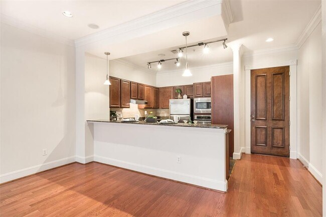 Building Photo - 7134 Mapleridge St