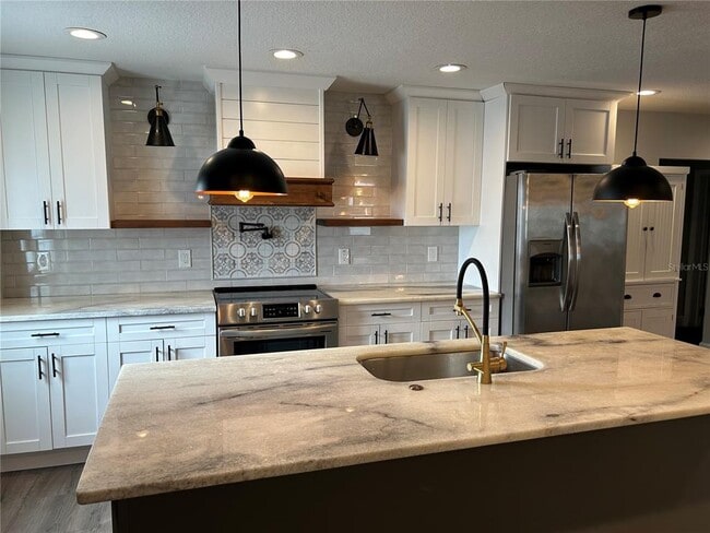 Building Photo - 2108 W Powhatan Ave