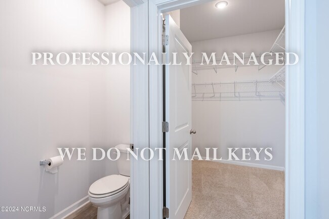 Building Photo - 458 Golden Villas Dr