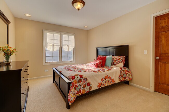 Building Photo - 26025 Whispering Woods Cir